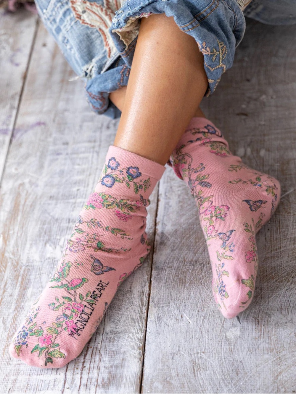 NWT Magnolia Pearl Summer Lovin' Pink Floral Crew Length Socks OS